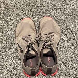 Men’s Altra Lone Peak 9 size 10